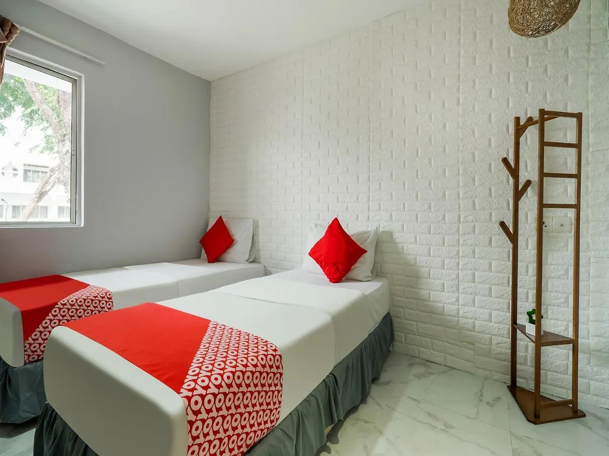 Oyo 478 Q Express Hotel contacts